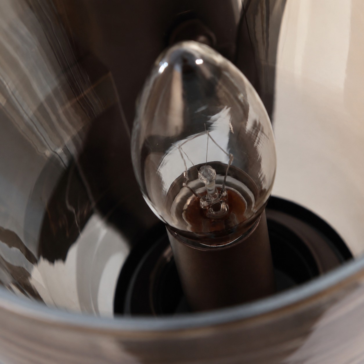 E14 bulb position inside amber glass shade